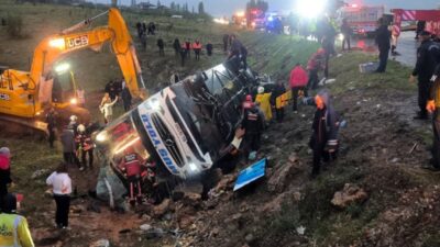 Malatya ile Adıyaman arasındaki kara yolunda meydana gelen trafik kazasında