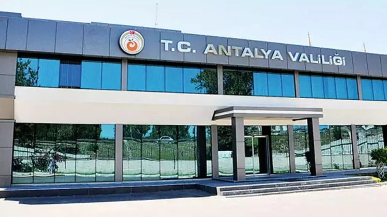 Antalya sakinleri Antalya Valiliği’nin iletişim bilgilerine ulaşmak için merakla güncel