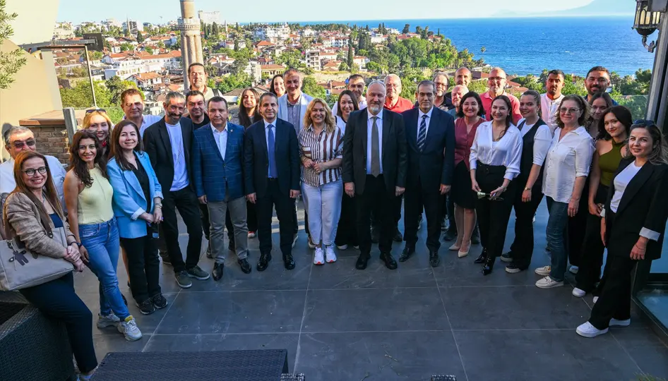 Turizm haberciliğinde doğru bilgi, veri analizi ve haber dili gibi