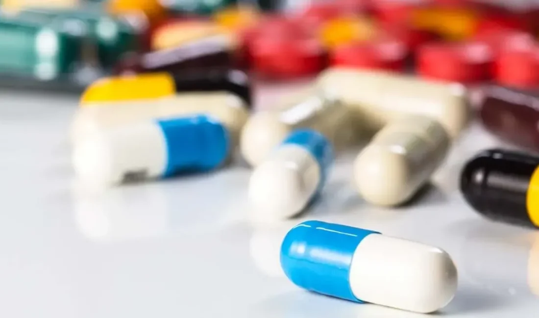 Antibiyotikler bakteriyel enfeksiyonları tedavi eder, ancak virüslere karşı etkisizdir. Yanlış