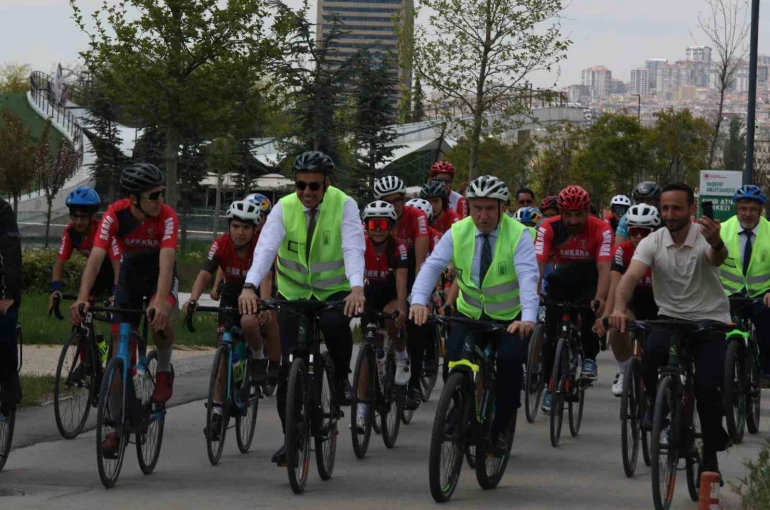 Gençlik ve Spor Bakanı Osman Aşkın Bak ile Sağlık Bakanı