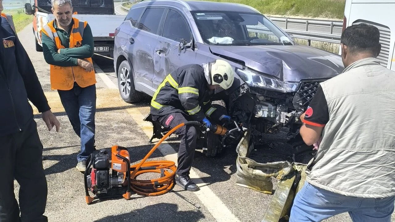 Diyarbakır kara yolunda sabah saatlerinde meydana gelen trafik kazasında, kontrolden