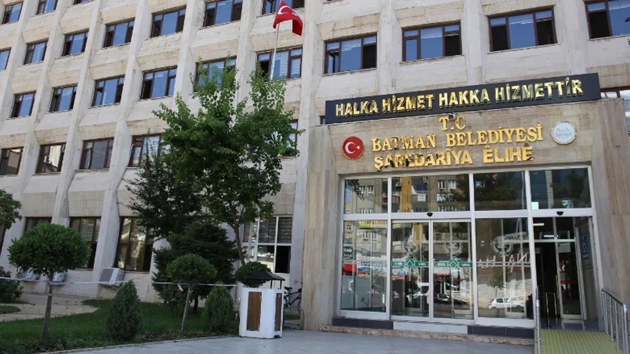 Batman'da yaşayan veya ikamet eden vatandaşlar Batman Belediyesi iletişim bilgilerine