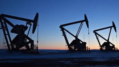 Brent petrolün varil fiyatı, uluslararası piyasalarda yeniden yükselişe geçti. Dün