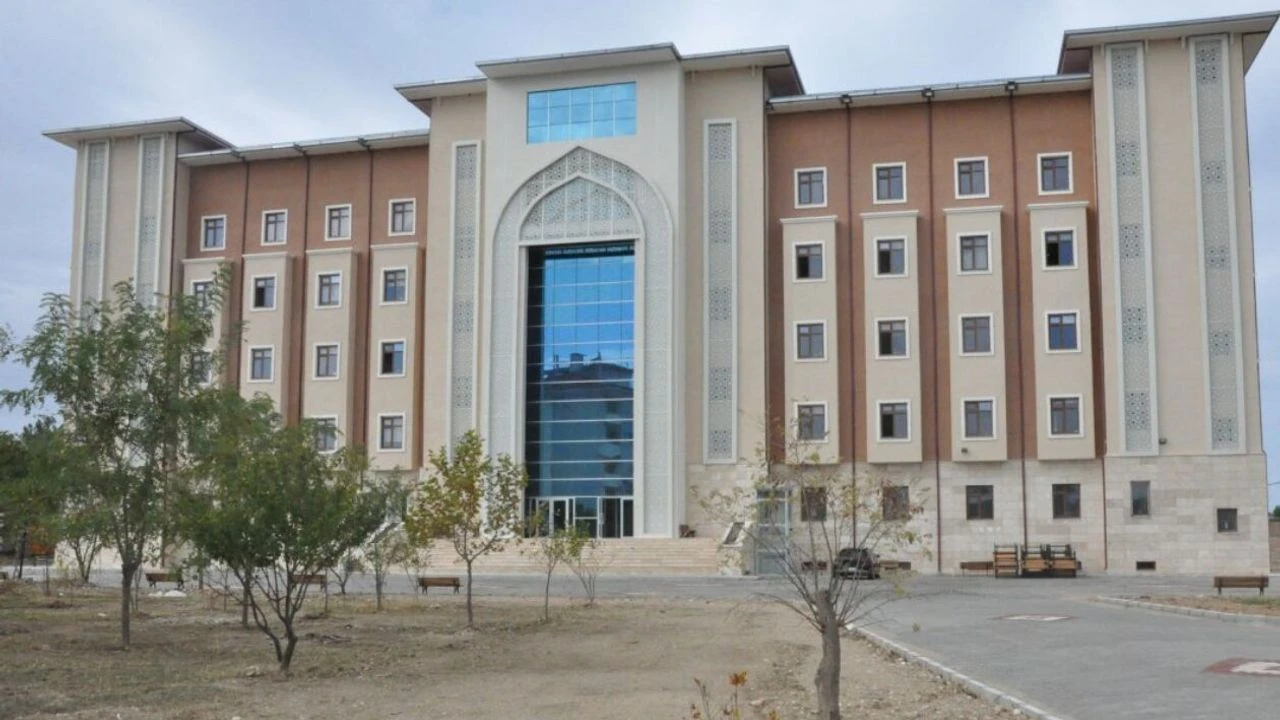 Çanakkale sakinleri Çanakkale Valiliği’nin iletişim bilgilerine ulaşmak için merakla güncel