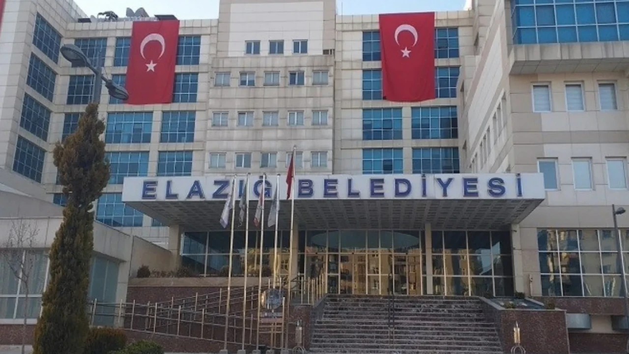 Elâzığ sakinleri Elâzığ Belediyesi iletişim bilgilerine ulaşmak için merakla Elâzığ