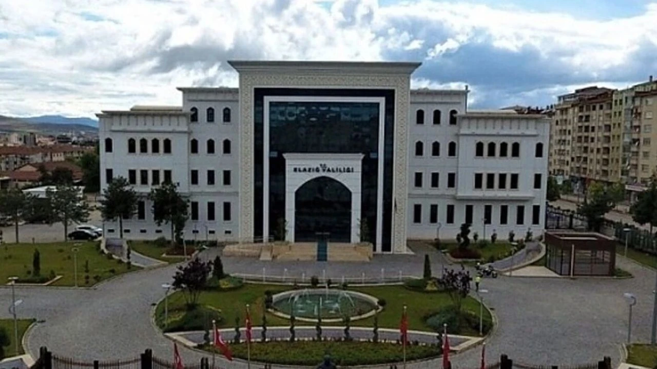 Elazığ sakinleri Elazığ Valiliği’nin iletişim bilgilerine ulaşmak için merakla güncel