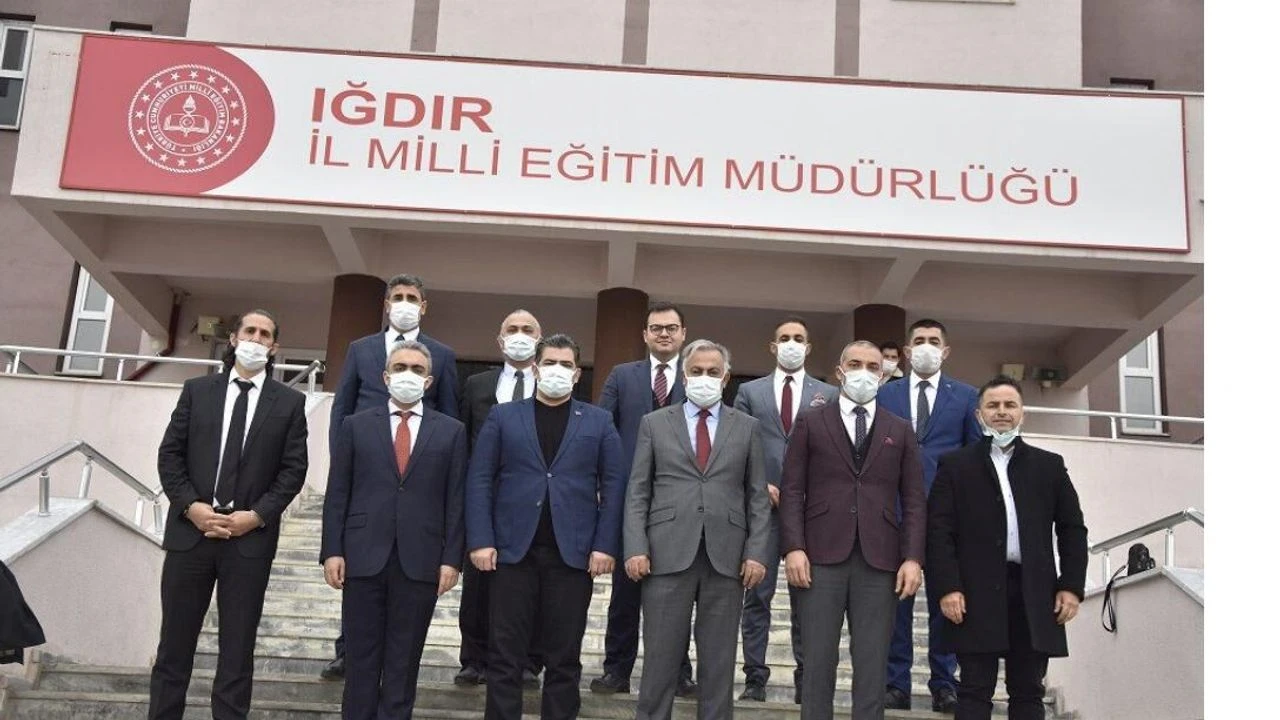 Iğdır’da veli ve öğrenciler Iğdır İl Milli Eğitim Müdürlüğü'nün iletişim