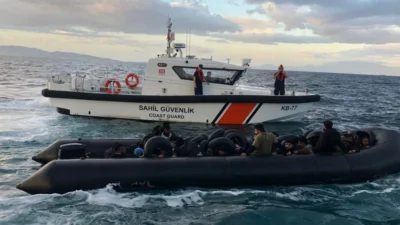 İzmir’in Karaburun ve Dikili ilçeleri açıklarında gerçekleştirilen operasyonlarda toplam 74