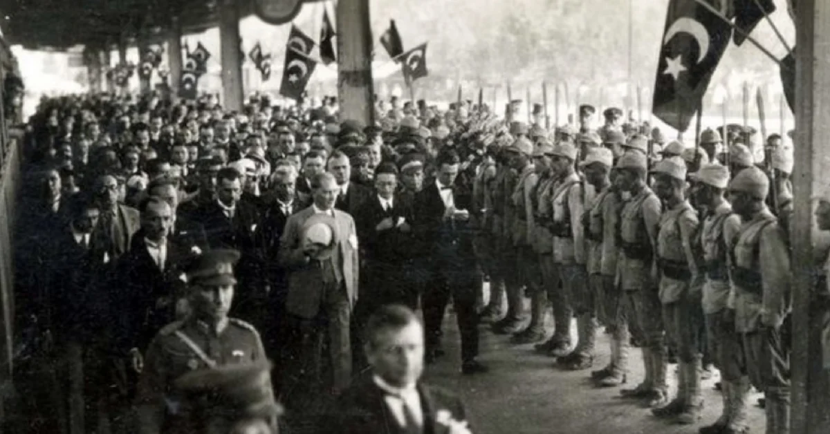 Büyük Önder Gazi Mustafa Kemal Atatürk’ün 19 Mayıs 1919’da Samsun’a