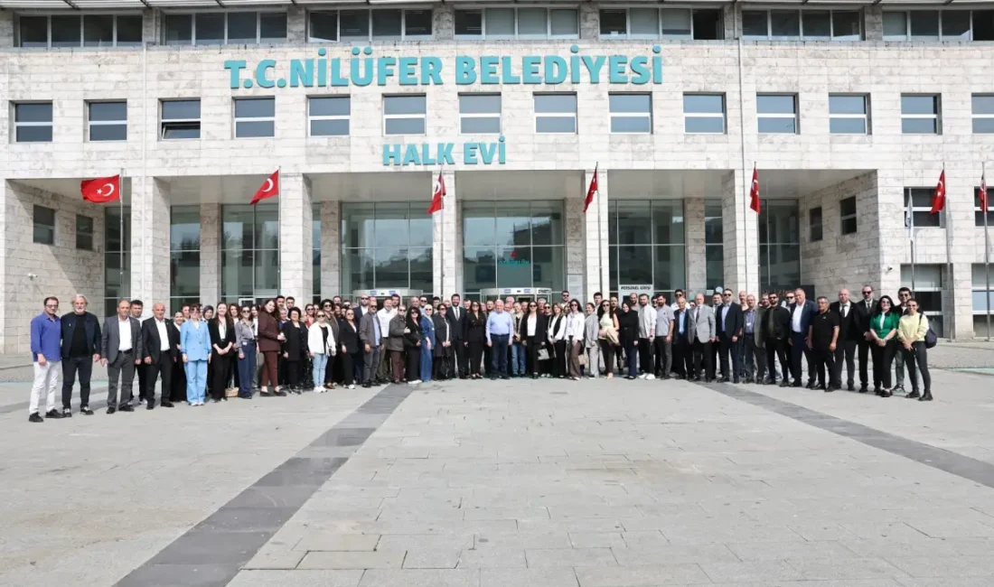 Nilüfer Belediyesi personeli, Kurban Bayramı öncesinde düzenlenen bayramlaşma töreninde bir