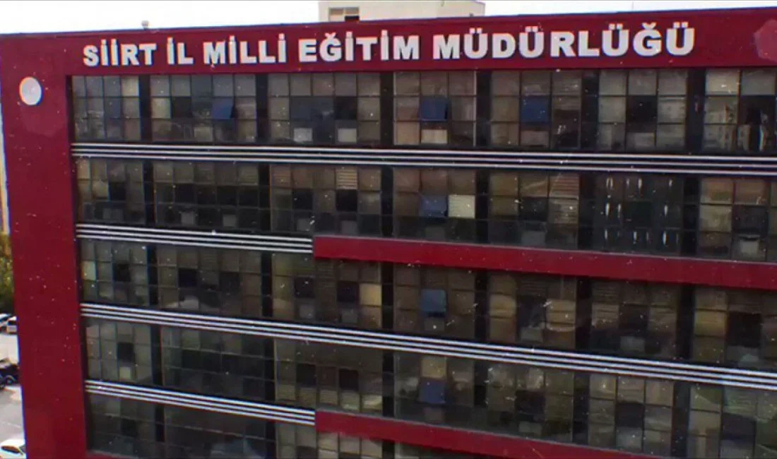 Siirt’te veli ve öğrenciler Siirt İl Milli Eğitim Müdürlüğü'nün iletişim
