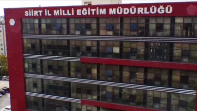 Siirt’te veli ve öğrenciler Siirt İl Milli Eğitim Müdürlüğü'nün iletişim