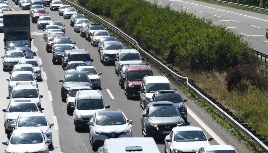 Kurban Bayramı tatilinin ardından dönüş yoluna geçen sürücüler, Anadolu Otoyolu