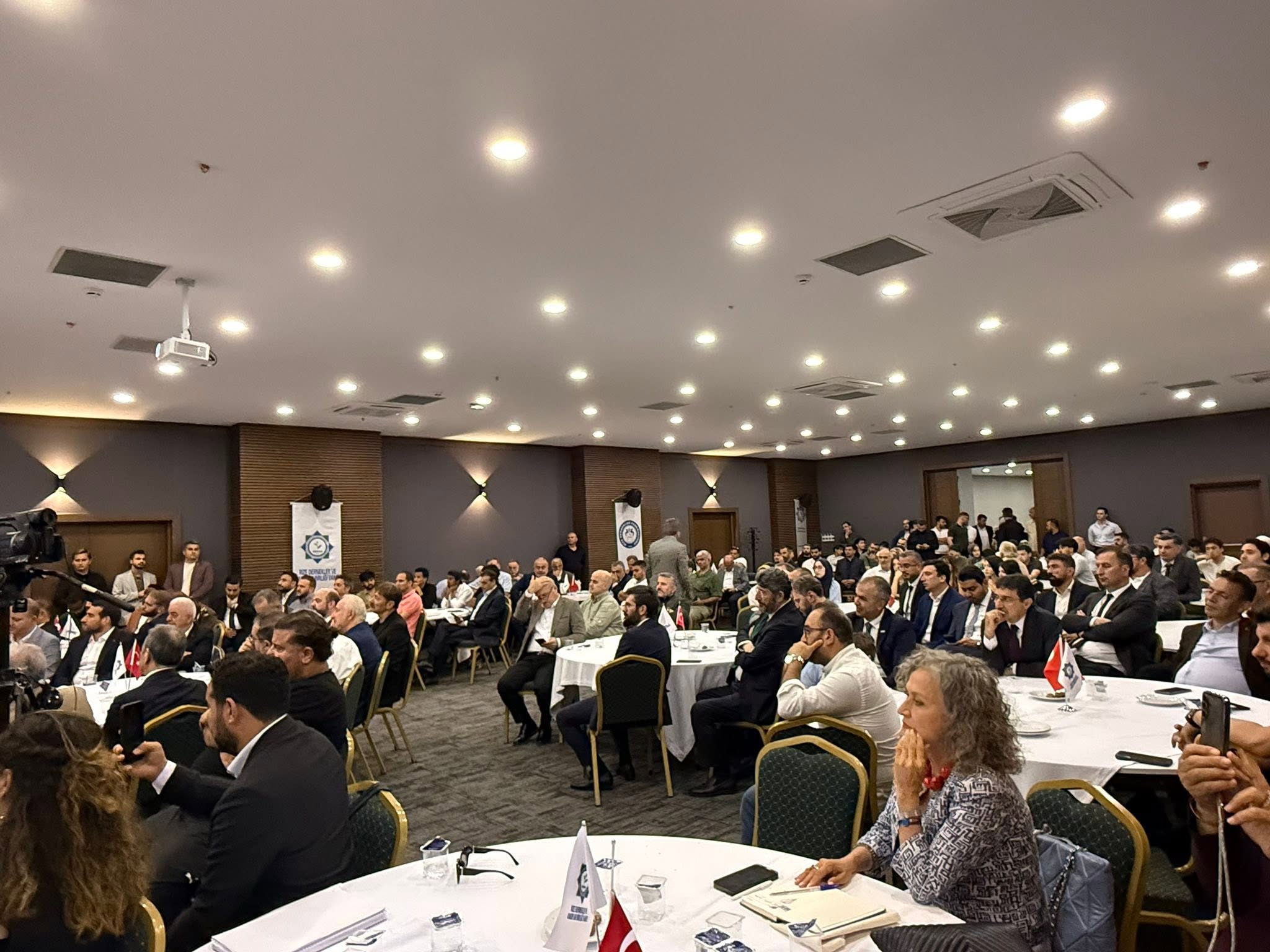 RİDEVA’da Think Tank Projesi : Bilal Erdoğan üniversiteli gençlerle buluştu