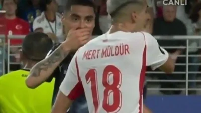 Türkiye ile Paraguay arasında oynanan maçta Almiron'un kırmızı kart görmesi
