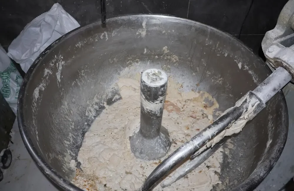 Şanlıurfa'da gerçekleştirilen bir zabıta denetiminde, sağlıksız koşullar altında faaliyet gösterdiği