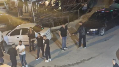 Erzurum Çaykara Caddesi'nde bulunan Atatürk Evi önünde iki grup arasında