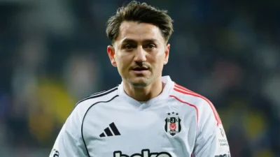 Milli futbolcu Cengiz Ünder’in kariyerine Beşiktaş'ta devam etmesi, spor dünyasında