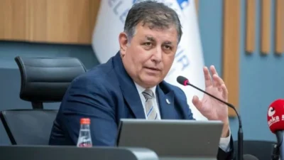 İzmir Büyükşehir Belediye Başkanı Cemil Tugay, CHP'den istifa ettiğini açıkladı.