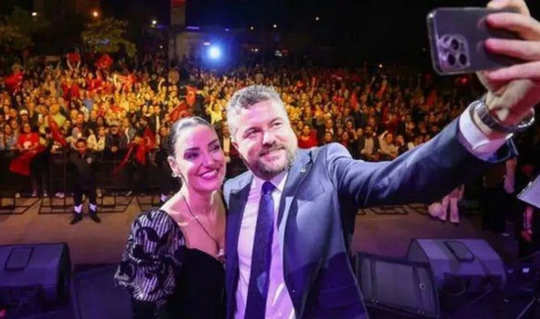 İzmir'deki rüşvet ve irtikap operasyonu kapsamında gözaltına alınan Buca Belediye