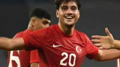 Danimarka’da yetişen genç oyuncu sahaya çıktığında ilk dikkat çeken detaylardan