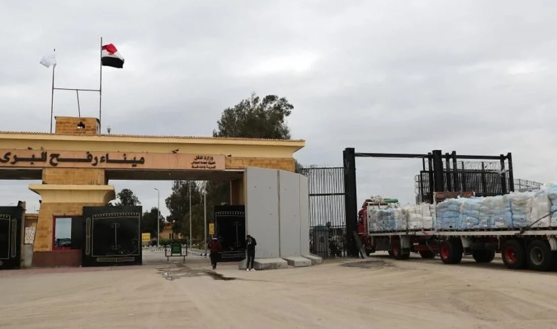 İsrail, İran'ın balistik füze saldırıları sonrasında Gazze'ye açtığı sınır kapılarını