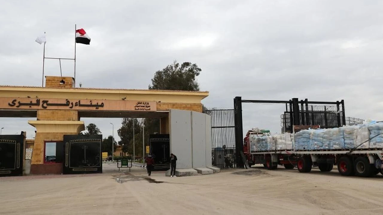İsrail, İran'ın balistik füze saldırıları sonrasında Gazze'ye açtığı sınır kapılarını