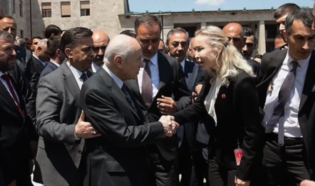 Ünlü sanatçı İbrahim Tatlıses'in eski eşi Ayşegül Yıldız, siyasete adım