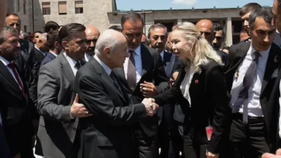 Ünlü sanatçı İbrahim Tatlıses'in eski eşi Ayşegül Yıldız, siyasete adım