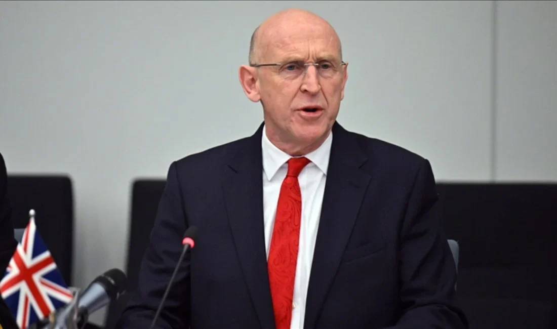 İngiltere Savunma Bakanı John Healey, savunma bütçesi ile ilgili Başbakan
