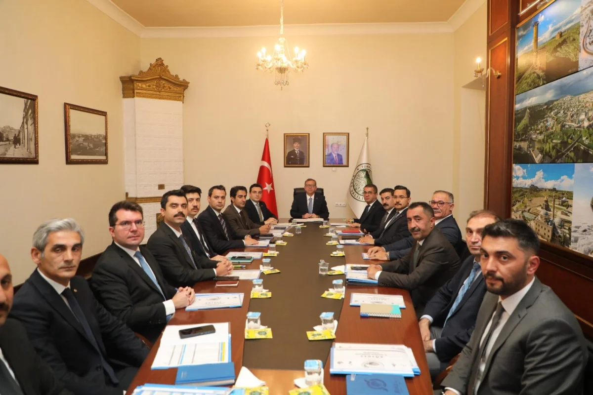 Kars Valisi Ziya Polat başkanlığında, kaymakamlar ve ilgili kurum yöneticilerinin