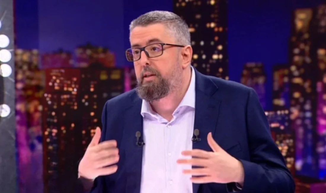 Akan Abdula, Üsküp doğumlu bir pazarlama stratejisti ve veri teknolojileri