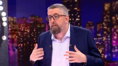 Akan Abdula, Üsküp doğumlu bir pazarlama stratejisti ve veri teknolojileri