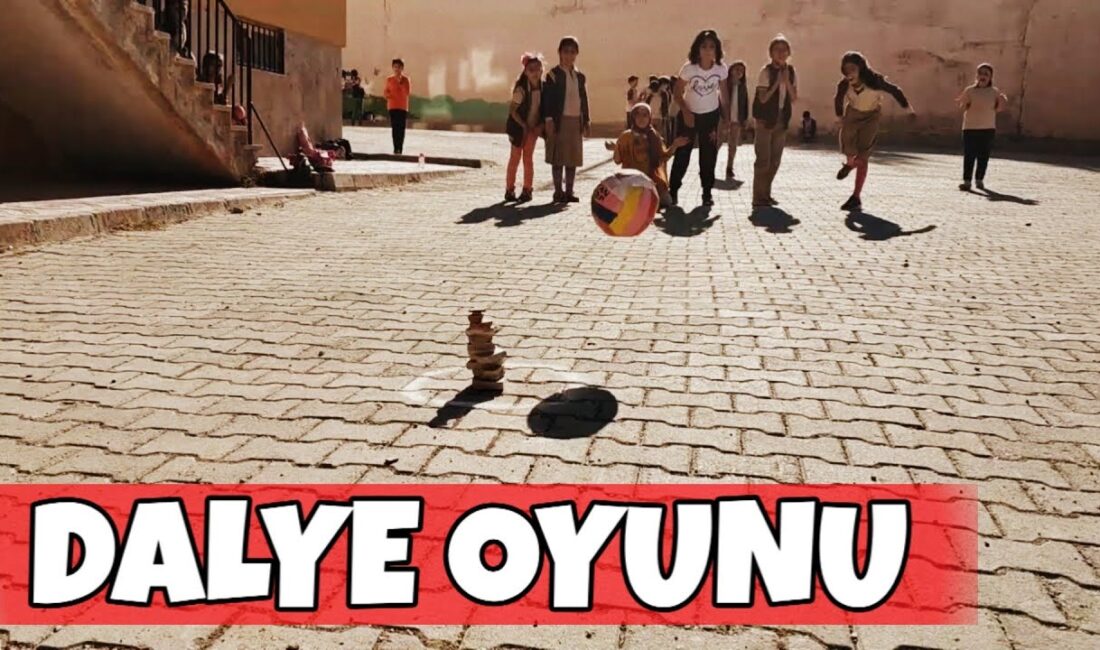 Çocukların açık havada severek oynadığı geleneksel oyunlardan biri olan dalye,