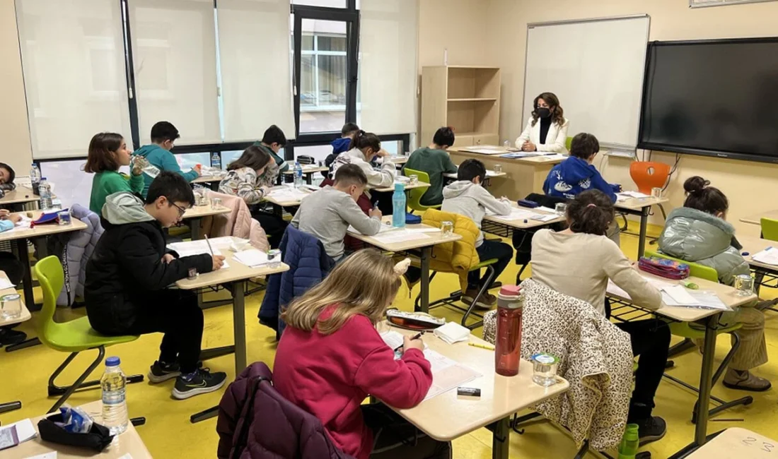 Yorucu bir eğitim yılını geride bırakan öğrenciler ve veliler, 2026
