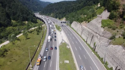 Anadolu Otoyolu'nun Muallimköy ile Doğu Hereke kavşakları arasındaki güney yolu