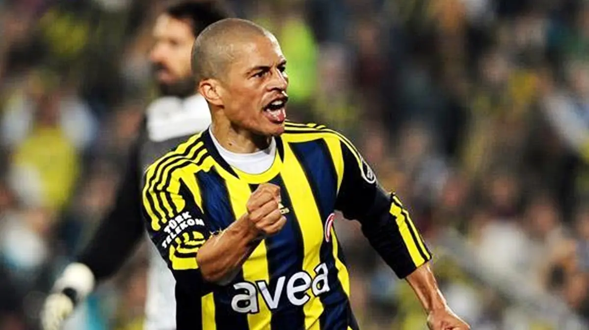 Fenerbahçe'de teknik direktörlük görevine getirilen İsmail Kartal'a tebrikler sürüyor. Sarı-lacivertlilerin