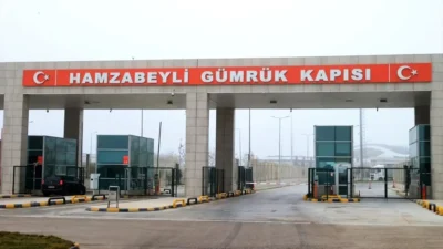 Hamzabeyli Sınır Kapısı'ndan yurt dışına çıkmak üzere bekleyen tır sürücüleri,