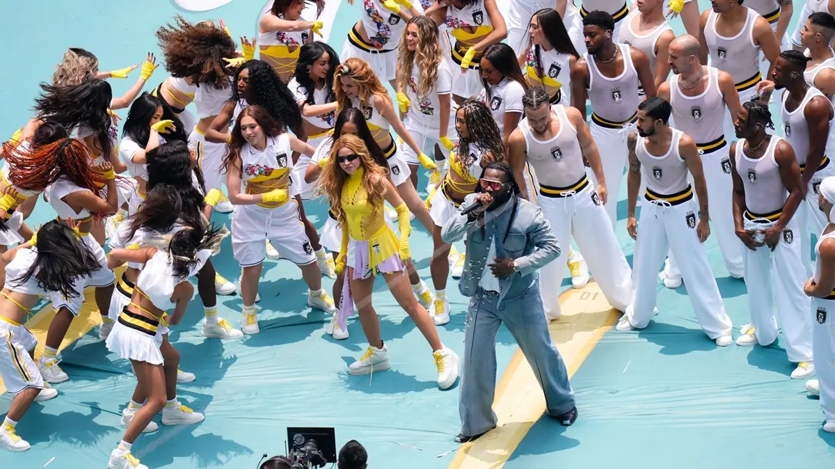 2026 FIFA Dünya Kupası'nın açılış etkinliğinde, ünlü sanatçı Shakira, Burna