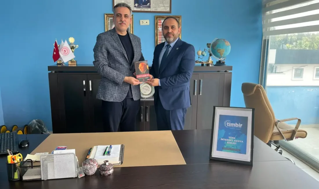 Özkut Özdemir, beraberinde Kadın Kolları Başkanı Süheyla Özdemir ile birlikte