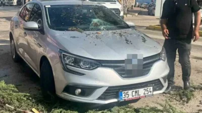 Eğirdir ilçe merkezinde öğle saatlerinde etkisini artıran kuvvetli rüzgâr, bir