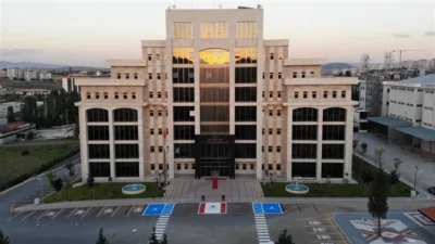 Ankara Pursaklar'da yıllarca belediye hizmet binası olarak kullanılan ve depreme