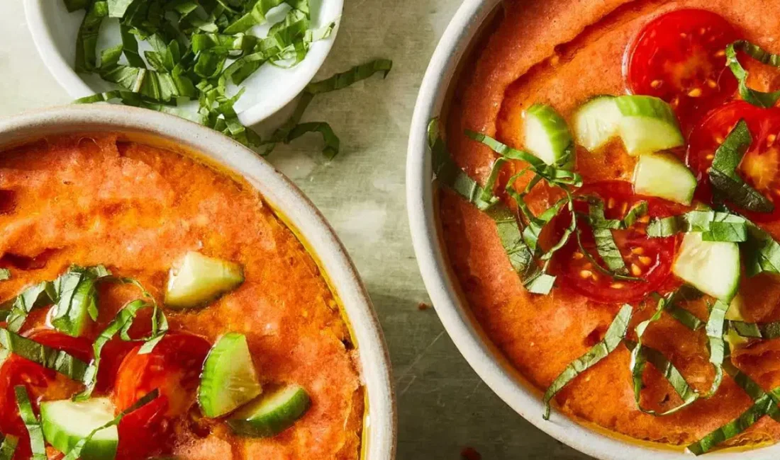 İspanyol mutfağının serinleten lezzeti gazpacho, yaz aylarında ferahlatıcı bir alternatif