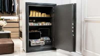74 kilo altın ve 20 milyon doları aşan nakit, Endonezya’daki