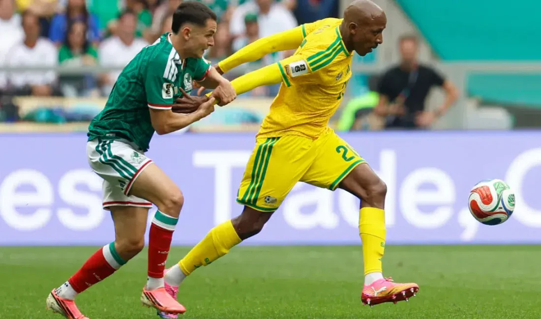 2026 FIFA Dünya Kupası'nda Güney Afrika formasıyla mücadele eden 25