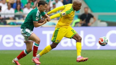 2026 FIFA Dünya Kupası'nda Güney Afrika formasıyla mücadele eden 25
