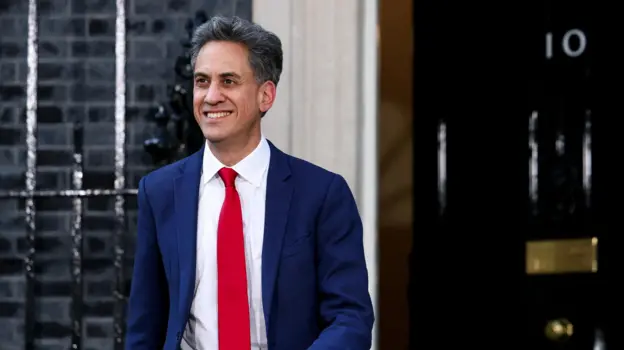 Eski İşçi Partisi lideri Ed Miliband, İngiltere Başbakanı Andy Burnham'ın