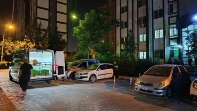 Adana'nın Yüreğir ilçesinde boşanma sürecindeki 40 yaşındaki kadın evinde silahlı