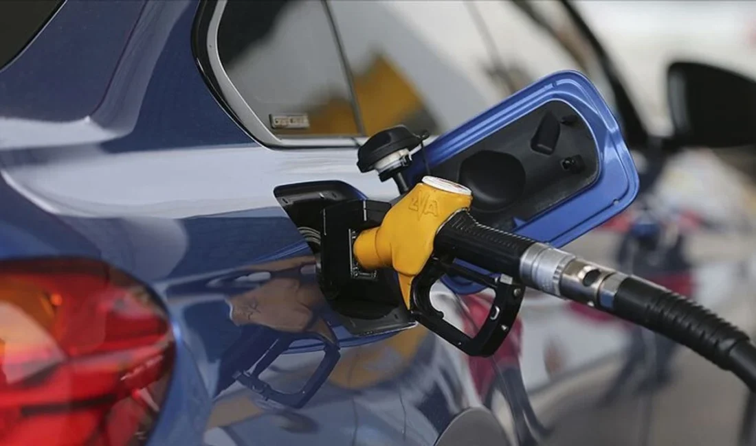 Akaryakıta gelen son zam pompaya yansıdı. Benzin litre fiyatı 10